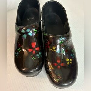 Dansko Floral Color Burst Clogs Womens Size 39